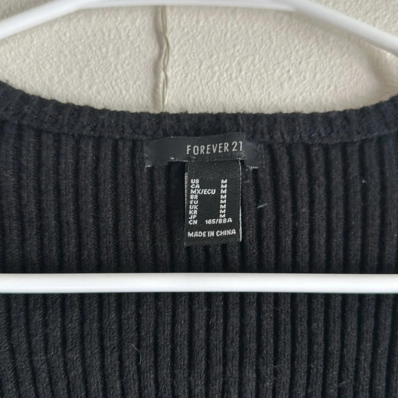 Forever 21 Ribbed Knit Shrug 🖤 - Picture 4 of 4